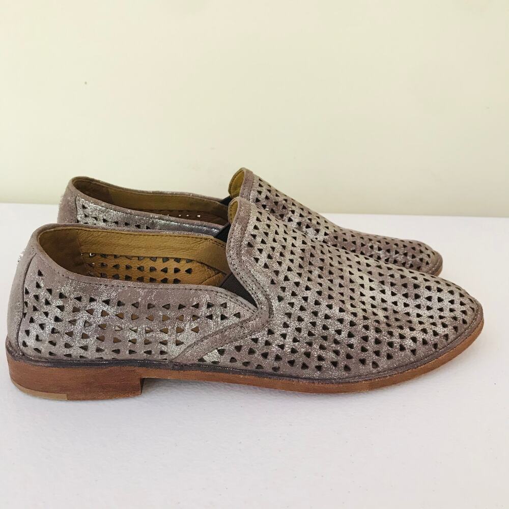 Trask Ali Perforated Metallic Loafer Flats Gray Silver Women's Size 7.5 - Picture 2 of 8